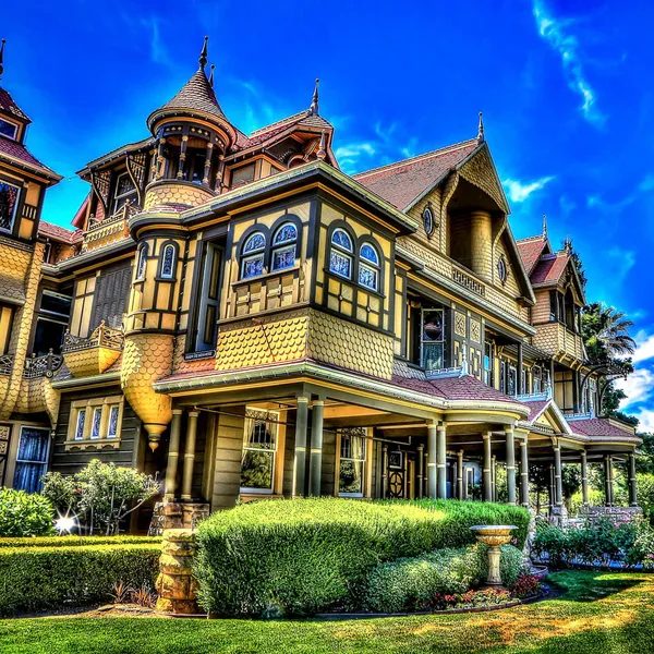 Historical sites Winchester Mystery House