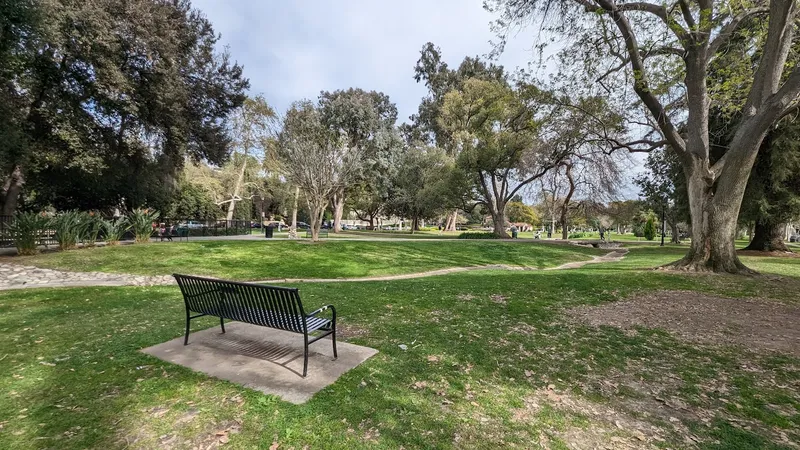 picnic spots Holmby Park