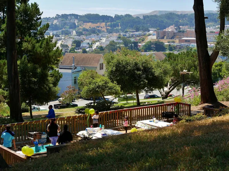 picnic spots Holly Park picnic area