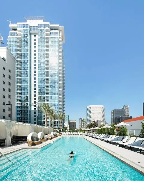 pet friendly hotels Level Los Angeles - Downtown South Olive in Downtown Los Angeles