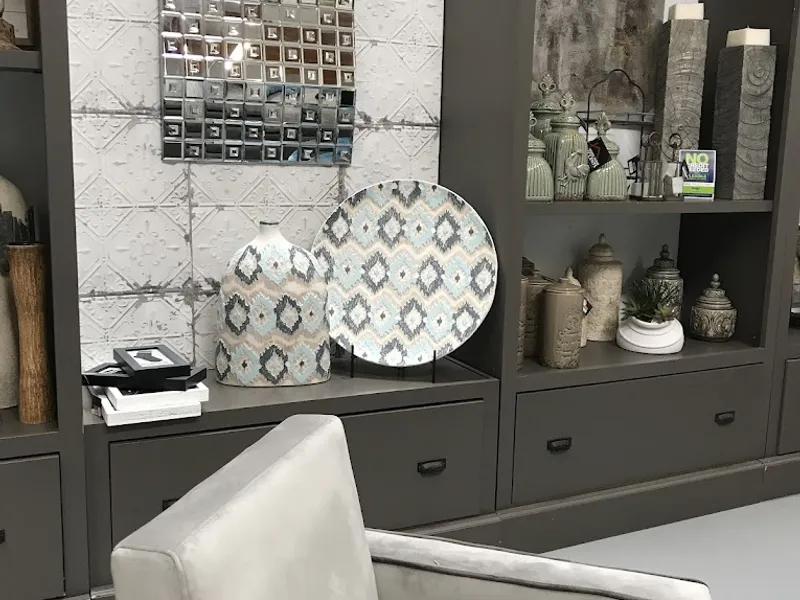 Model Home Accents