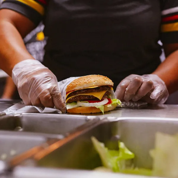 late night restaurants Carl’s Jr.