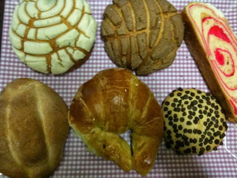 Desserts Continental Bakery in Pacoima