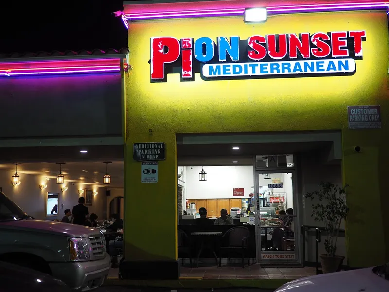 diners Pi On Sunset