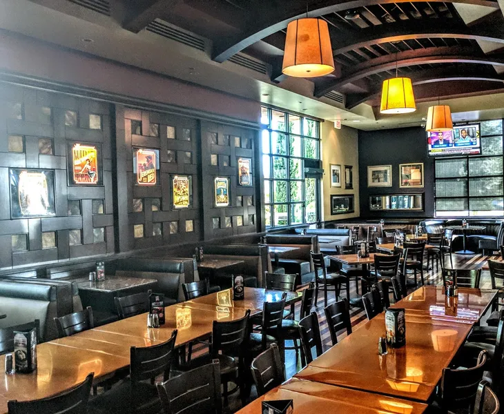 gastropubs BJ's Restaurant & Brewhouse