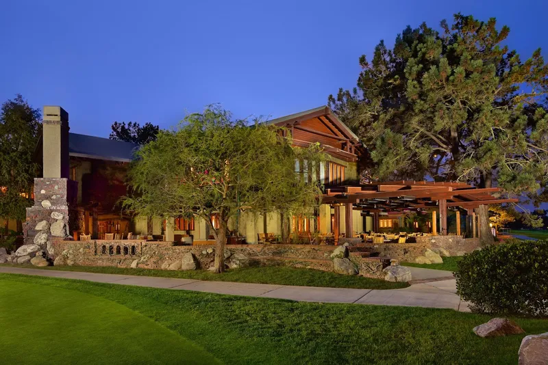 outdoor dining The Grill at Torrey Pines