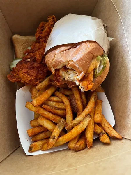 chicken sandwiches Mad Bulldog Hot Chicken