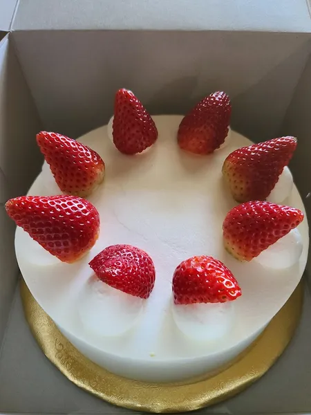 strawberry cake La Monarca Bakery & Cafe