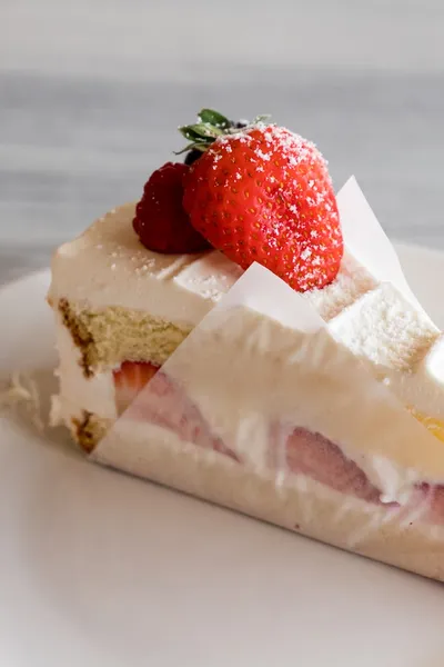 strawberry cake Amandine Patisserie Cafe K-Town in Koreatown