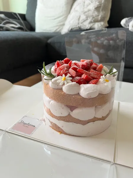 strawberry cake Daydream Cake Shop