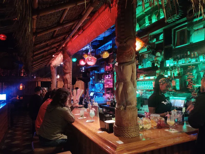 Hotel Bars Tiki No