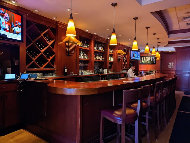 romantic bars Fleming’s Prime Steakhouse & Wine Bar