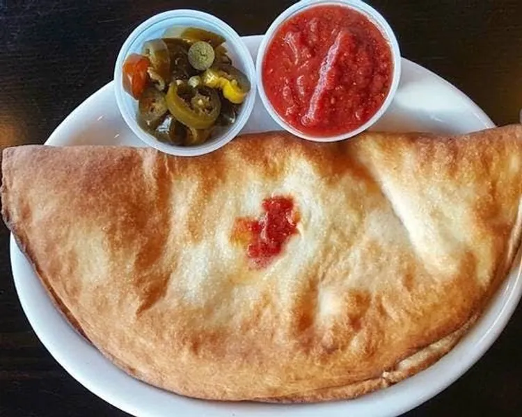 calzones Cheech's Pizza