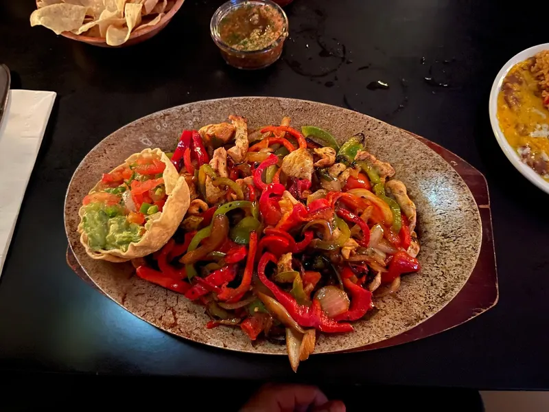 chicken fajitas El Coyote