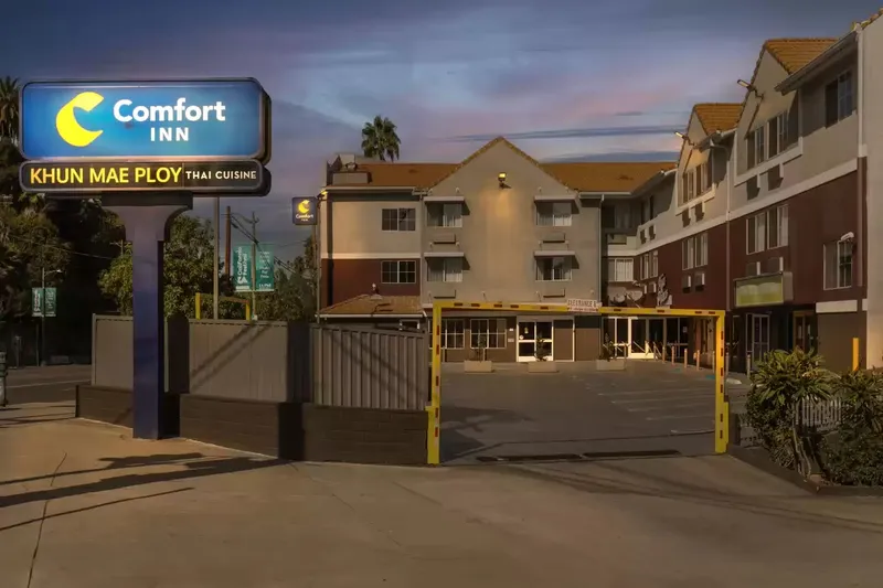 hotel with free parking Comfort Inn Los Angeles near Hollywood