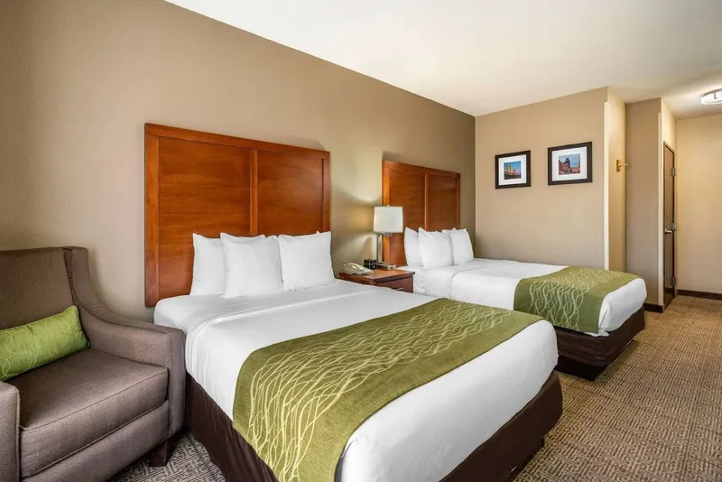 hotel with free parking Comfort Inn & Suites Sacramento - University Area