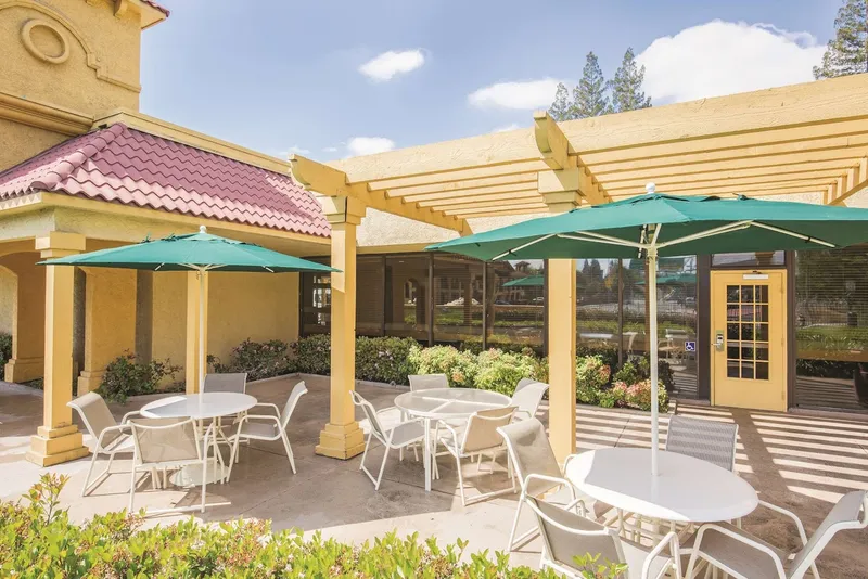 hotel with free parking La Quinta Inn by Wyndham Sacramento Downtown