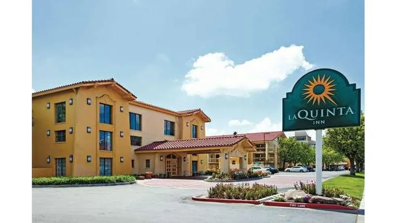 hotels with pools La Quinta Inn by Wyndham Fresno Yosemite