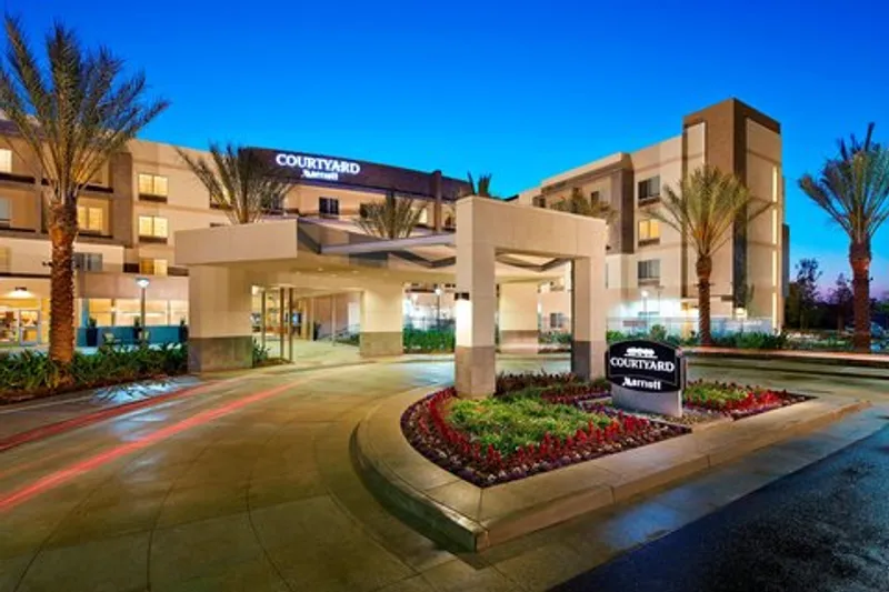 hotels with pools Courtyard by Marriott Long Beach Airport