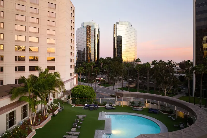 hotels with pools Hilton Long Beach