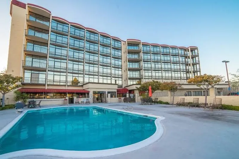 hotels with pools Oakland Airport Executive Hotel