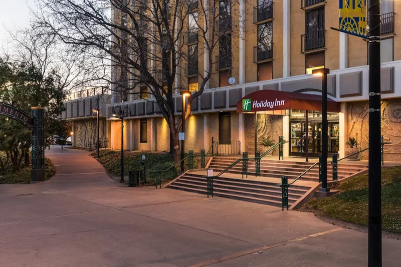 Hotels with shuttle Holiday Inn Sacramento Downtown - Arena, an IHG Hotel