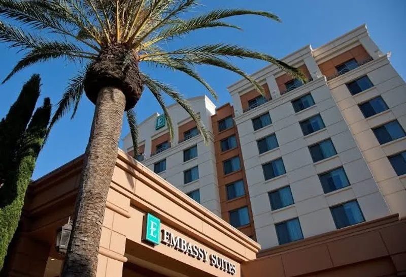 weekend getaways Embassy Suites by Hilton Sacramento Riverfront Promenade