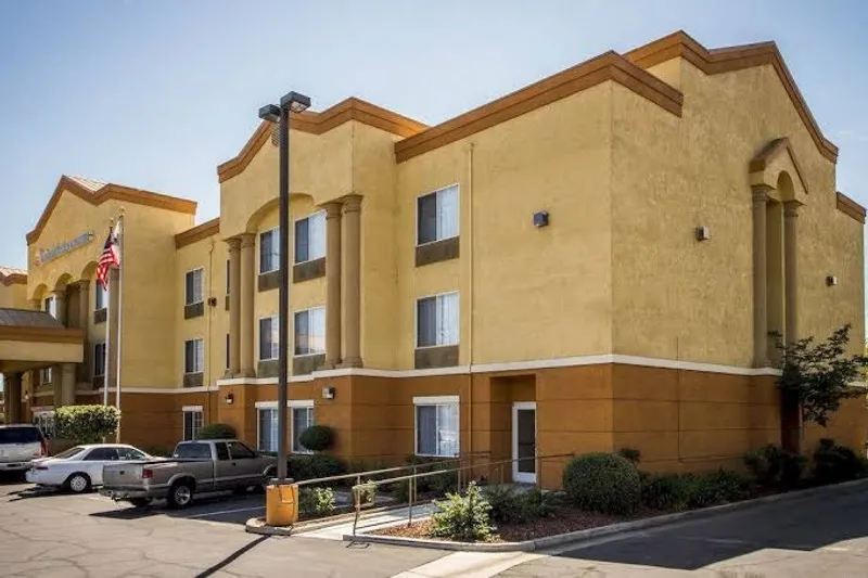 hotel with laundry facilities Comfort Inn & Suites Sacramento - University Area