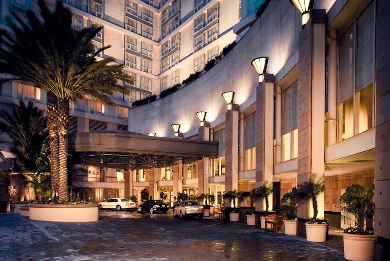 Hotels with EV charging Omni Los Angeles Hotel at California Plaza