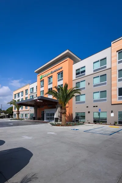 Holiday Inn Express & Suites Hawaiian Gardens, an IHG Hotel