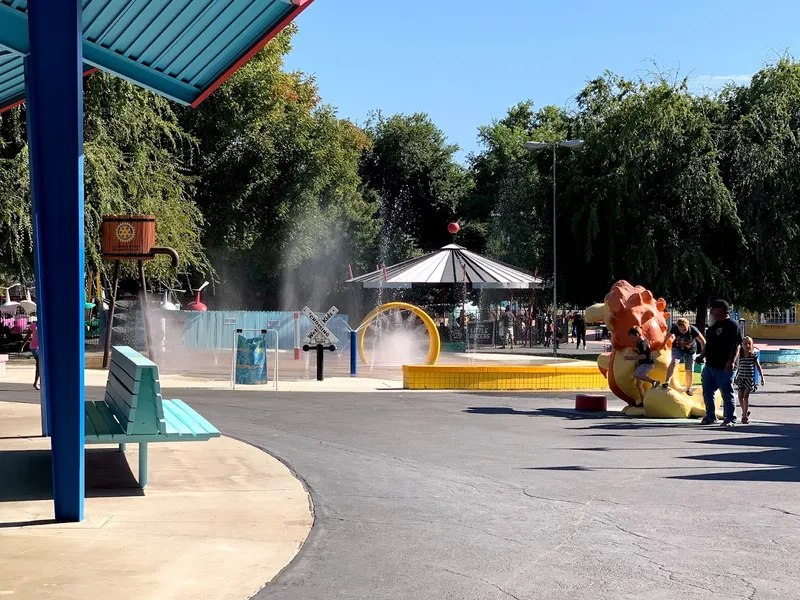 indoor activities Fresno Chaffee Zoo