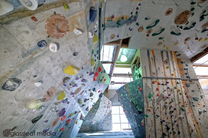 indoor activities Hangar 18 Indoor Climbing Gym - Long Beach