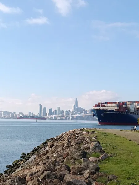 Middle Harbor Shoreline Park