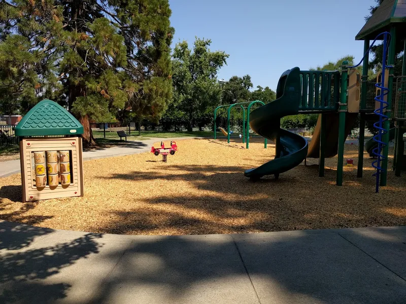 playgrounds Glenn Hall Park