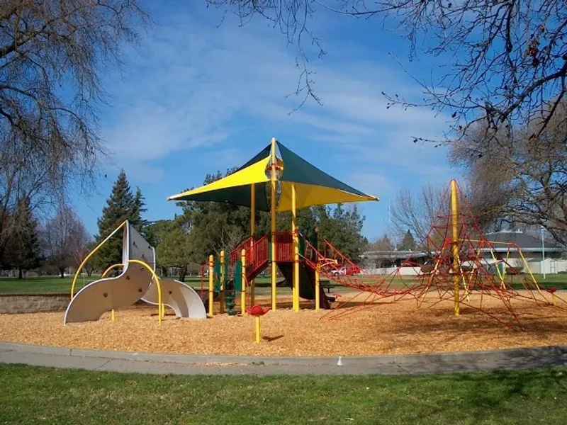 playgrounds Howe Community Park