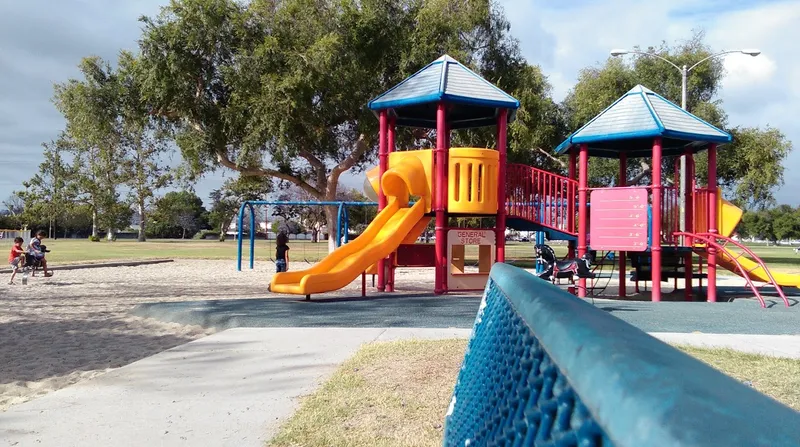 playgrounds Heartwell Park