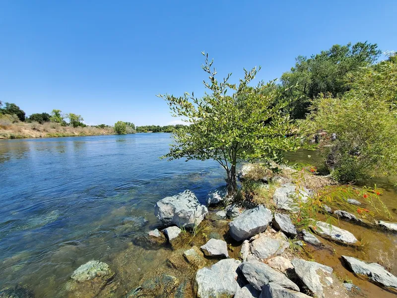 kid-friendly hiking trails Howe River Access