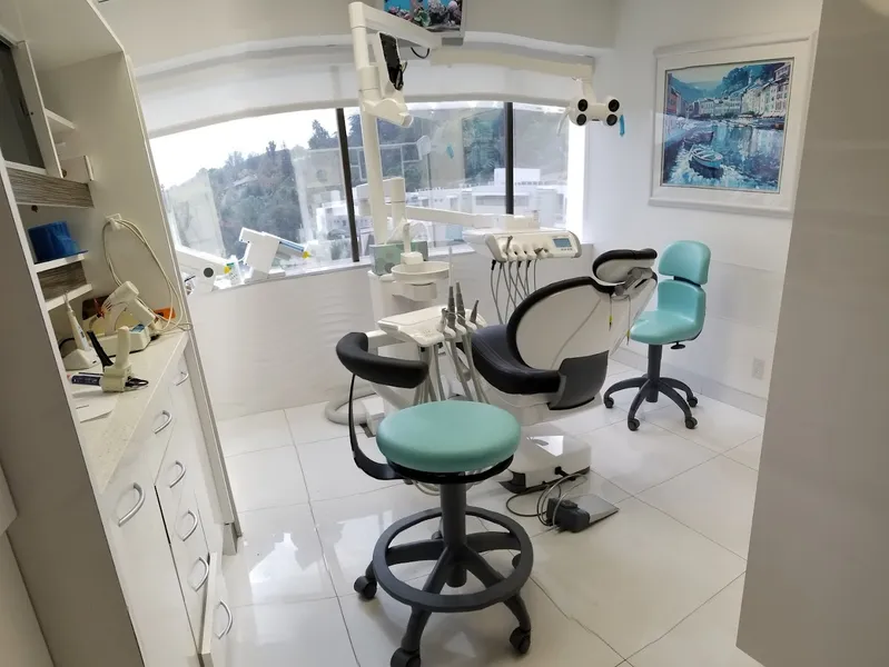 dental clinics Encino Smile Center: James Asaf DDS