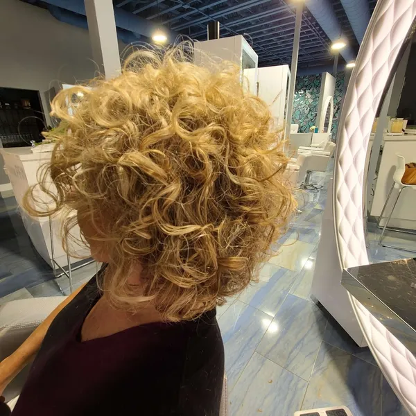 hair salons Curls by Caruso in Encino