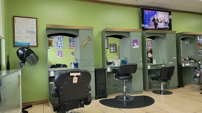 hair salons La Tia Hair Cut