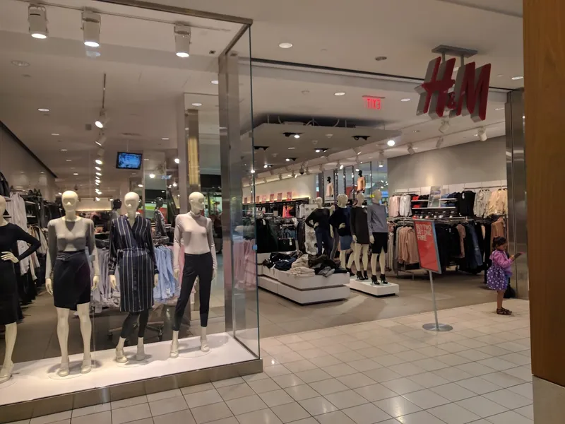 dress stores H&M