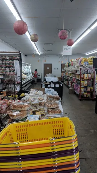 grocery stores Hoa Viet Market