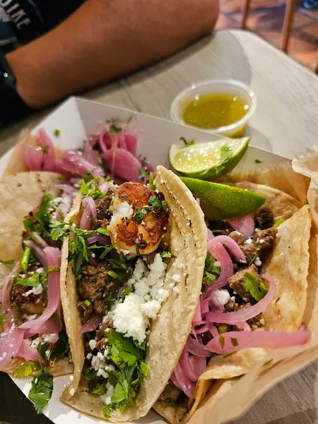 Tacos restaurants El Cartel in Mid-Wilshire