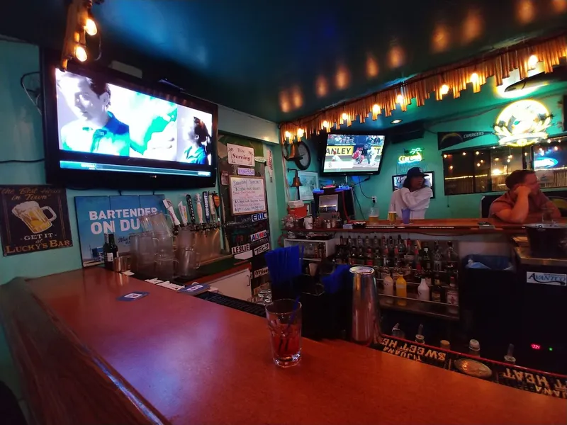 sports bars Paradise Lounge & Grill