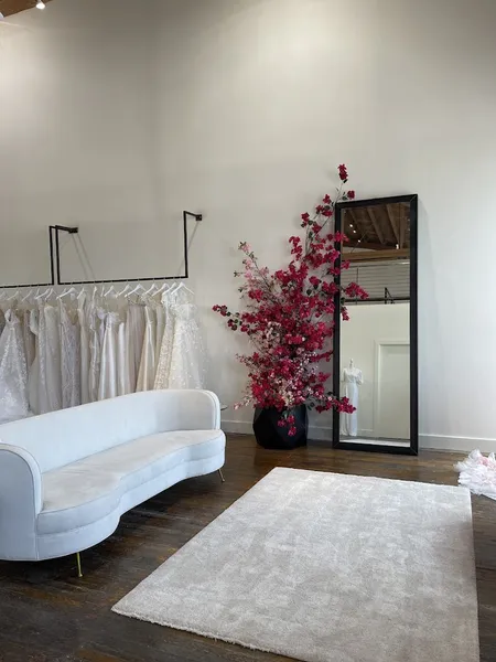 dress stores àLouise Bridal