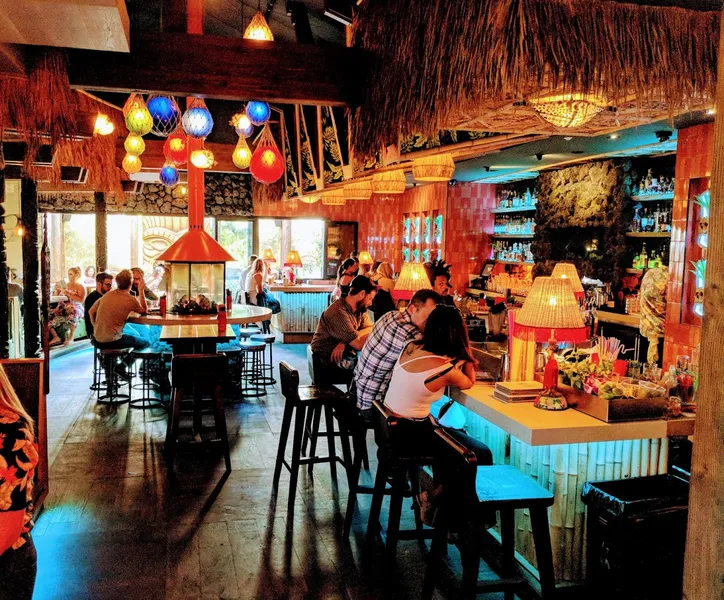 romantic bars The Grass Skirt