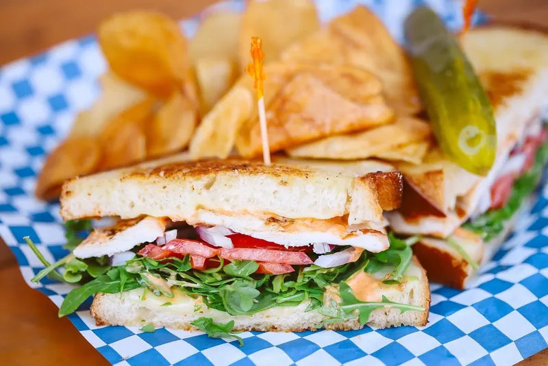 Sandwiches restaurants Lucky's Lunch Counter