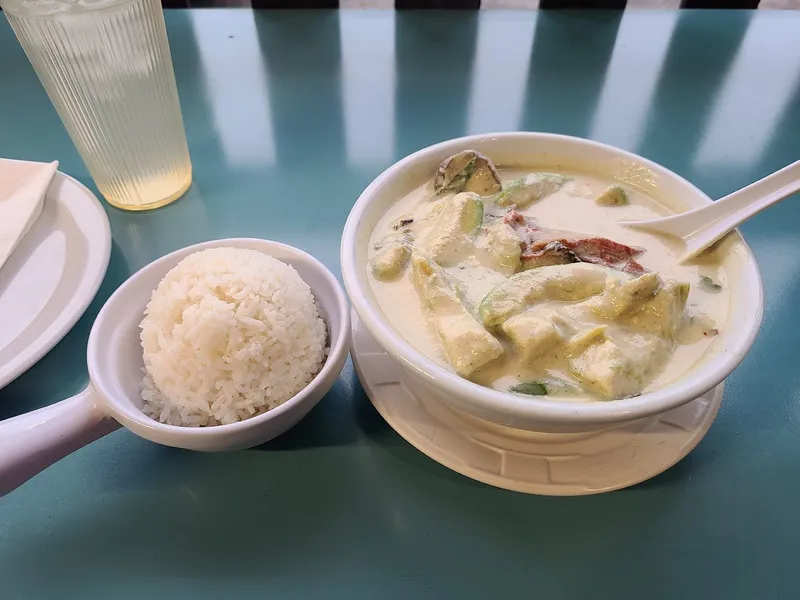 chicken rice soup Thai Village