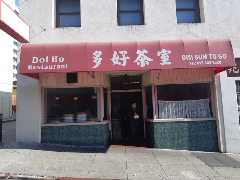 outdoor dining Dol Ho Restaurant in Chinatown