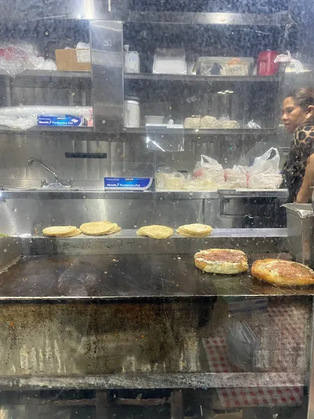 late night restaurants Taco Zone Truck in Echo Park